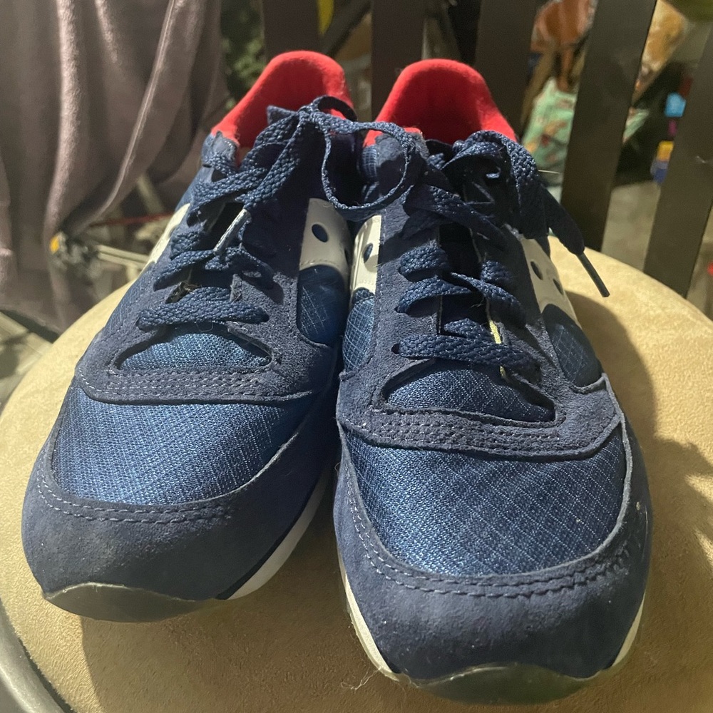 MENS SIZE 8.5 worn a handful or less.
